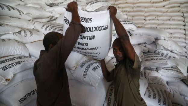 Workers moving sacks of food aid in Ethiopia