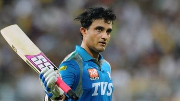 சுழல் பந்து வீச்சை இறங்கி வந்து அடிப்பதில் வல்லவரான சவுரவ் கங்குலி