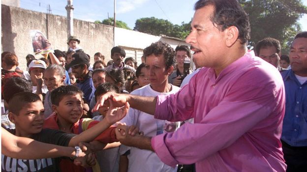 Ortega en la campaña electoral de 2001.