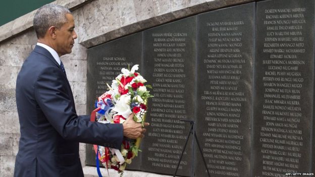 US President Barack Obama lays a wreath at the Memorial Park in Nairobi