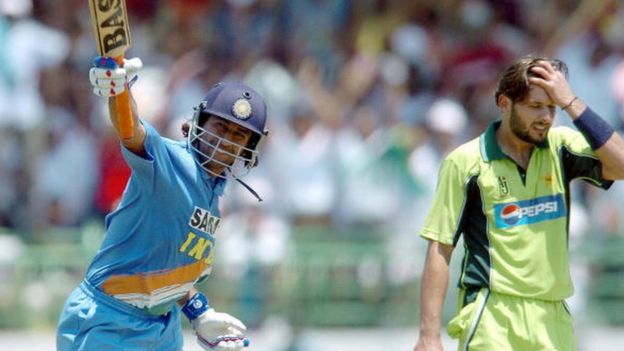 விசாகப்பட்டினம் ஒருநாள் போட்டியில் பாகிஸ்தானுக்கு எதிராக தோனி அடித்த சதம்