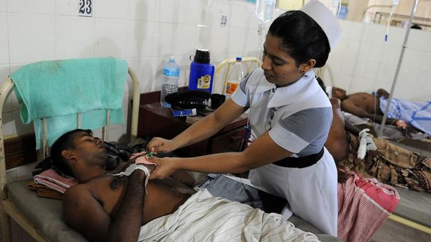 இலங்கையில் அரசுக்கும் விடுதலைப்புலிகள் அமைப்பிற்கும் இடையில் நடந்த போரின் பொது மக்கள் பலரும் பாதிக்கப்பட்டனர். (கோப்புப்படம்)