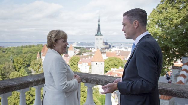 Angela Merkel y Taavi Rõivas en una visita oficial en Tallin, la capital, en 2016.