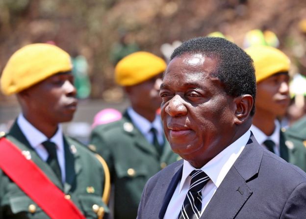 Emmerson Mnangagwa (L) arrives for the burial of liberation war hero Don Muvuti at the national heroes acre in Harare, Zimbabwe, 1 November 2017