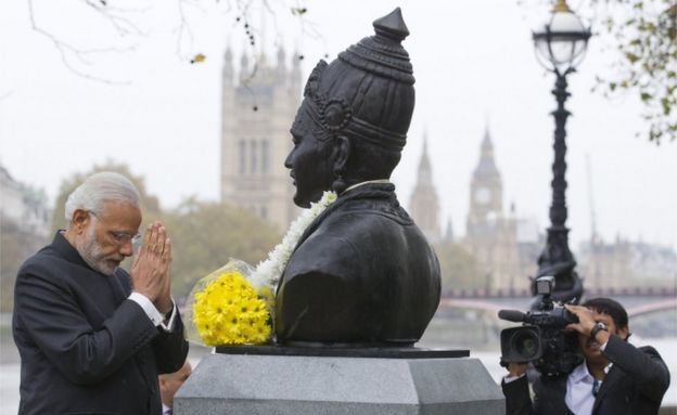 Mr Modi unveiled a statue of 12th Century Indian philosopher Basaveshwara
