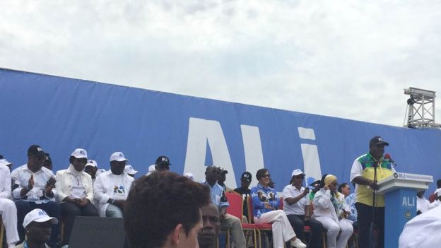Meeting au carrefour Camp de Gaulle où le candidat Bongo s'est adressé à ses partisans