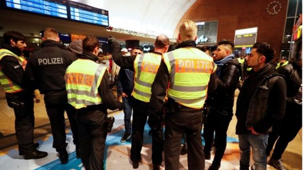 الشرطة الالمانية تمنع مئات الأشخاص أغلبهم من شمال أفريقيا من المشاركة في احتفالات العام الجديد