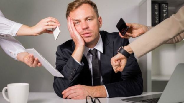 مهام متعددة أمام أحد الموظفين