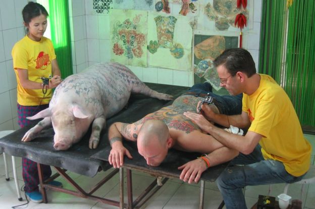 Tim Steiner being tattooed by Wim Delvoye