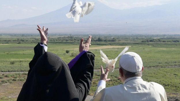 The Pope and Armenian patriarch release doves in ceremony at Khor Virap monastery, Armenia, 26 June 2016