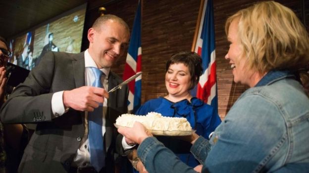 Gudni Johannesson celebrates becoming president of Iceland