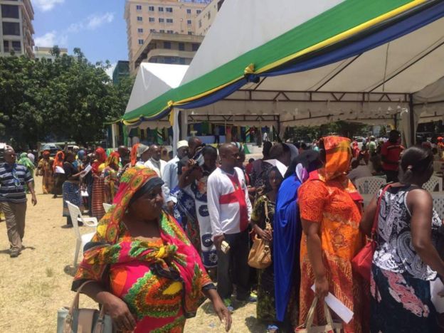 Wengi waliwasili alfajiri wakisubiri kufanyiwa uchunguzi