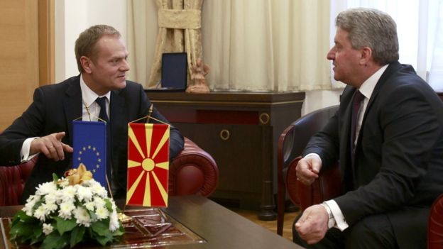European Council President Donald Tusk, left, talks to Macedonian President Gjorge Ivanov in Skopje, Macedonia. 2 March 2016