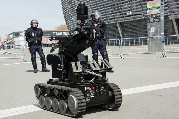 Bomb disposal robot