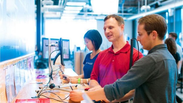 Identity 2016: Facebook lets blind people 'see' its photos ilicomm Technology Solutions Identity 2016: Facebook lets blind people 'see' its photos ilicomm Technology Solutions
