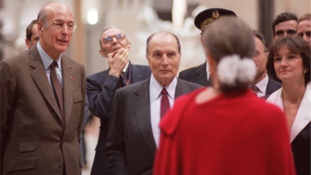 Francois Mitterrand (2L) faces then Musee D'Orsay curator Anne Pingeot (in red)