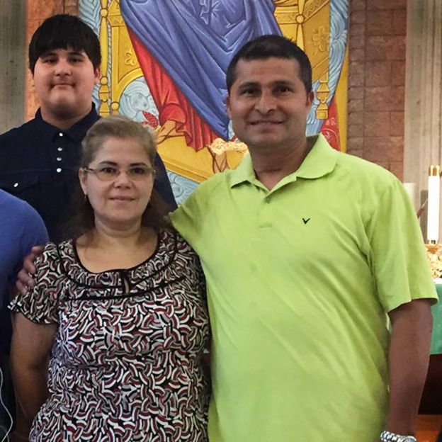Alcides Moreno, sua mulher, Rosario, e um dos filhos do casal