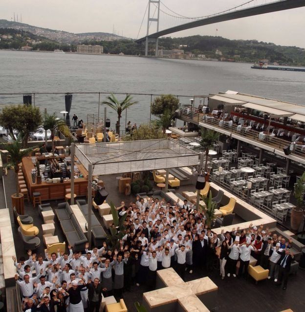 کلوب رینا یکی از مشهورترین اماکن تفریح شبانه در استانبول است