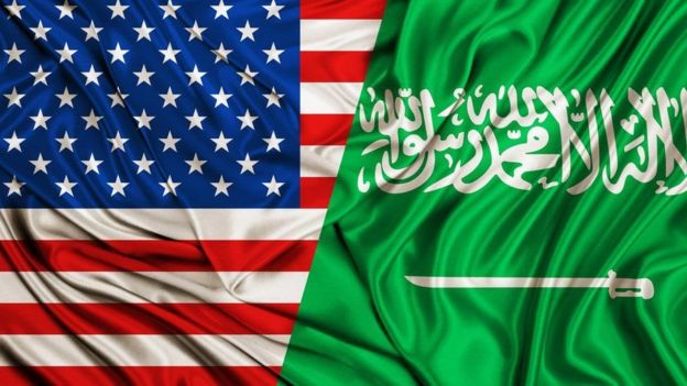 Флаги США и Саудовской Аравии