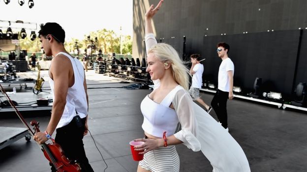 top 10 singles uk charts