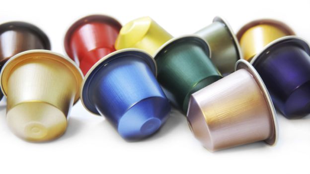 Multi-coloured capsules