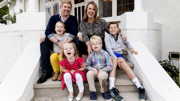 Carolyn Creswell con sus cuatro hijos.