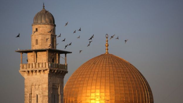 نتنياهو يدعم قانون إسرائيلي لمنع الأذان في المساجد وسط اتهامات بانتهاك حرية الأديان