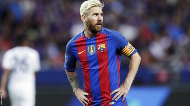 Lionel Messi akicheza dhidi ya Leicester City
