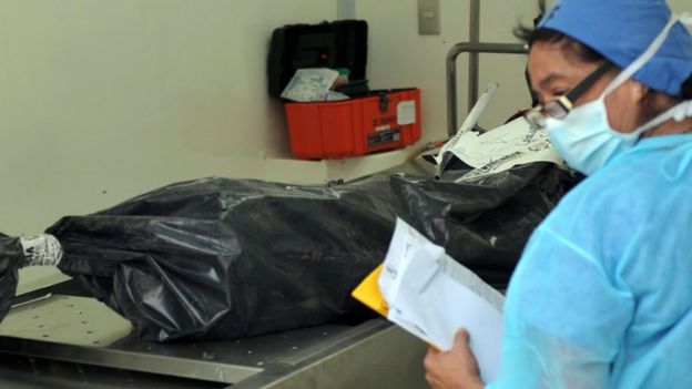 Un cuerpo en una morgue de Guatemala