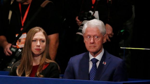 Chelsea y Bill Clinton.