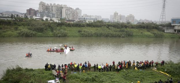 TranAsia plane in the river outside Taipei (Ақп 2015)