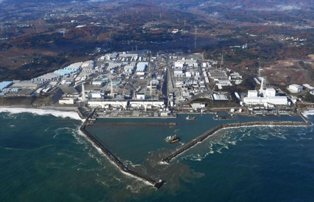 La central de Fukushima, Japón, vista desde el aire tras el terremoto de este martes.