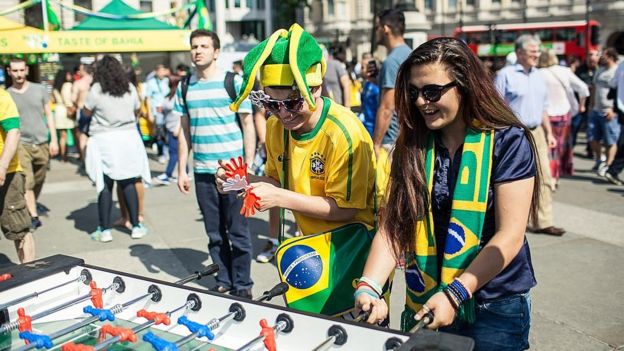 Brasileiros participam de evento no centro de Londres
