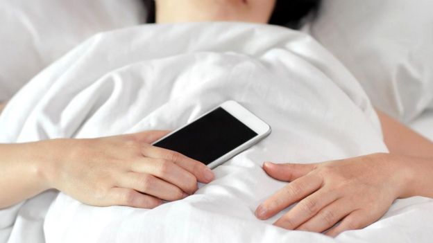 Влияет ли использование смартфона на сон человека?