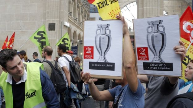 Protesters mobbed the Gare du Nord on Wednesday where the Euro 2016 trophy was due to arrive