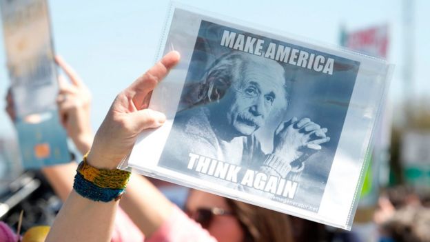 Protesta contra el veto de Trump en enero