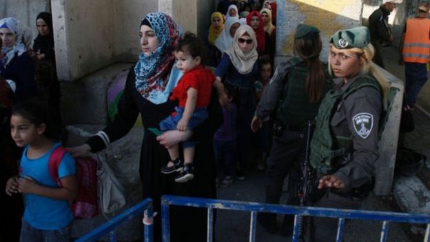 فلسطينيون