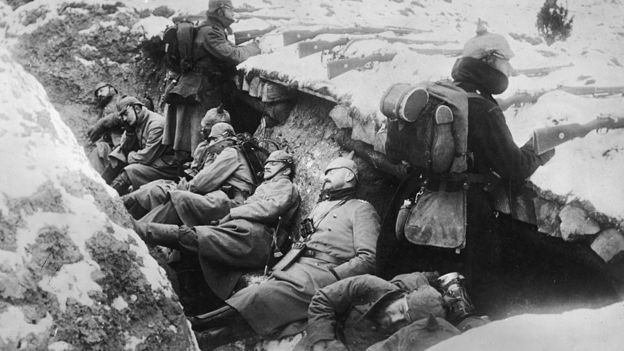 soldados alemanes en las trincheras.
