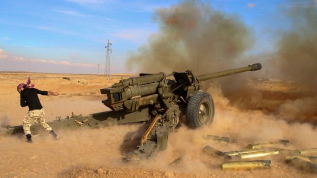 Syrian government troops fire at Islamic State group positions near Mahin, Syria (30 January 2016)