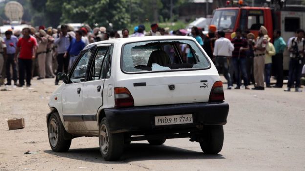 A car used by alleged militants is seen with smashed windows outside the police station where an exchange of fire between Indian armed forces continued with them inside the station at Dinanagar in Gurdaspur, India, 27 July 2015.