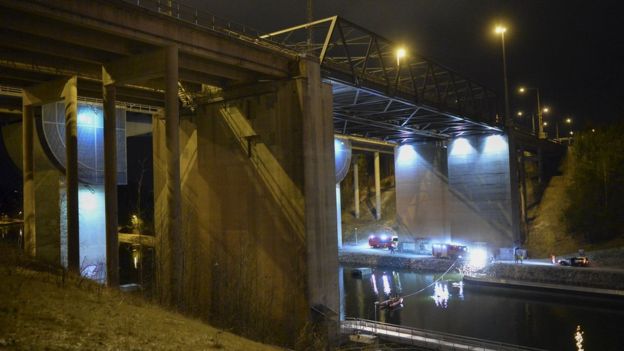 Divers and rescuers at the scene of a fatal crash in the canal under the E4 highway bridge in Sweden