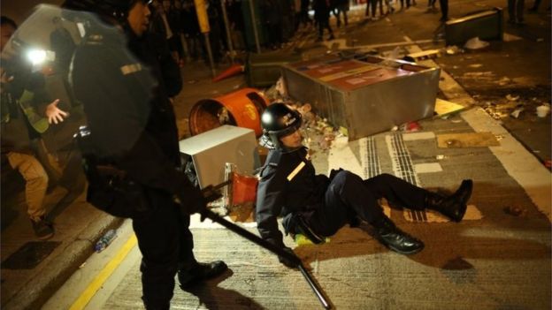 Riot police in the streets of Mong Kong, Hong Kong (9 Feb 2016)