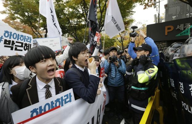 South Korean high school students are blocked by police officers as they march toward the presidential house on 5 November, 2016