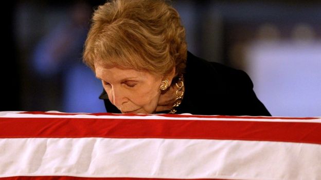 Nancy Reagan kisses husband's coffin