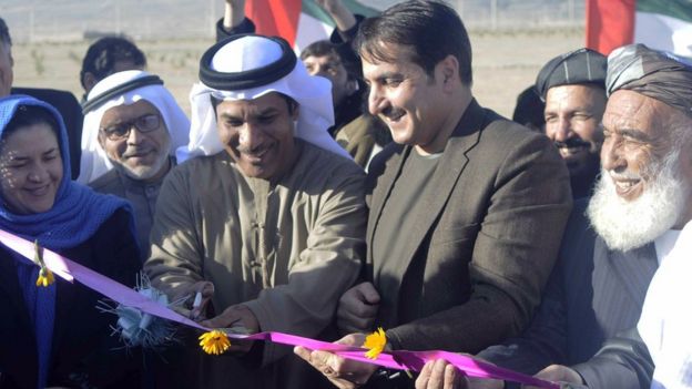 صورة لسفير الإمارات ووالي قندهار