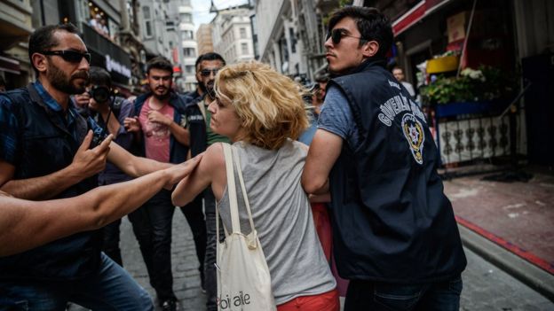 Turkish police breaking up LGBT rally, 26 Jun 16