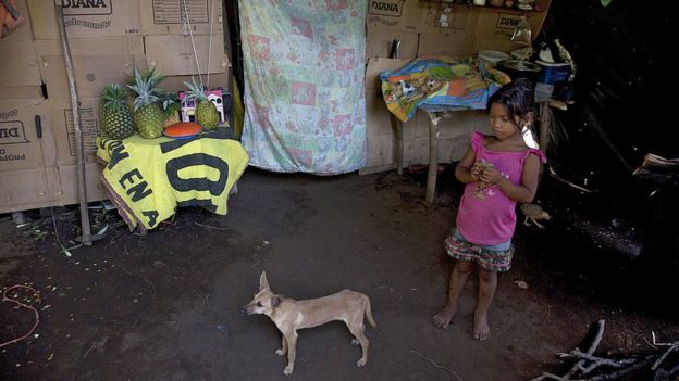 Una niña de escasos recursos de Nicaragua.