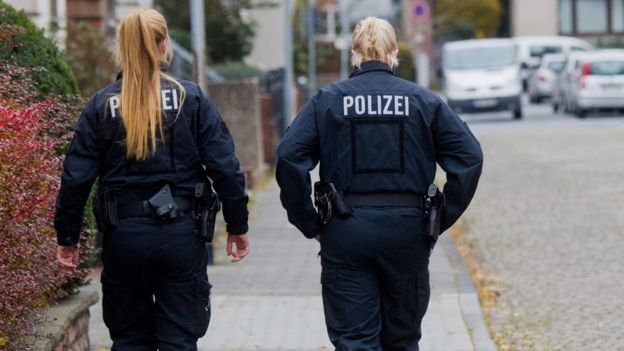 صورة شرطية وشرطي في ألمانيا