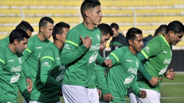 Jugadores Boliviano entrenan.