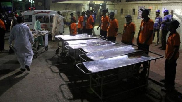 هجوم على ضريح صوفي في باكستان